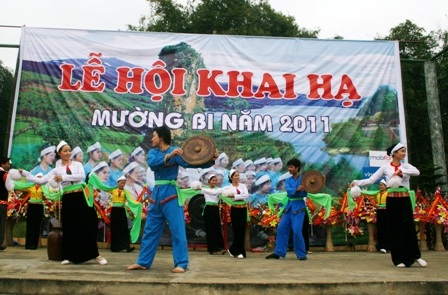 Tưng bừng Khai hạ Mường Bi - 1