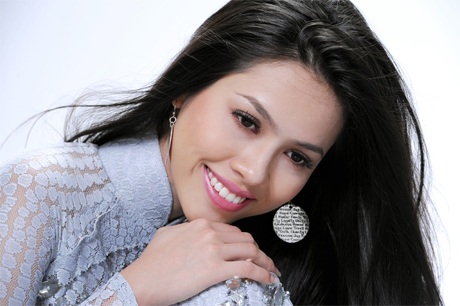 Á hậu Hoàng My duyên dáng áo dài - 10 Á hậu Hoàng My duyên dáng áo dài - 10