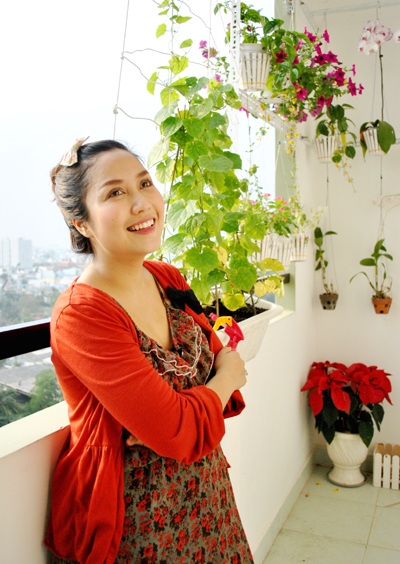 Bà bầu “Ốc” Thanh Vân tạo dáng trong ngôi nhà sang trọng - 4