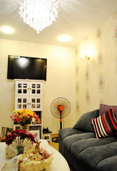 Bà bầu “Ốc” Thanh Vân tạo dáng trong ngôi nhà sang trọng - 2