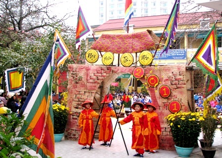 HS tiểu học “hóa thân” vào lễ hội Tết xưa  - 1