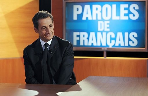 Tổng thống Pháp trấn an dân chúng trên truyền hình - 1 Tổng thống Pháp trấn an dân chúng trên truyền hình - 1