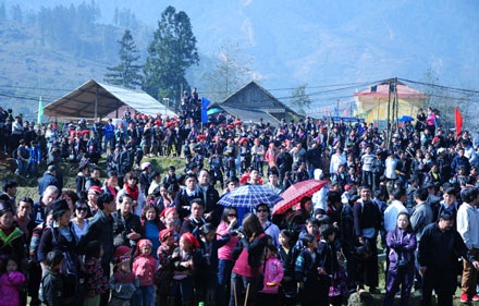 Về Tả Phìn hát giao duyên, leo cột gỗ... - 2