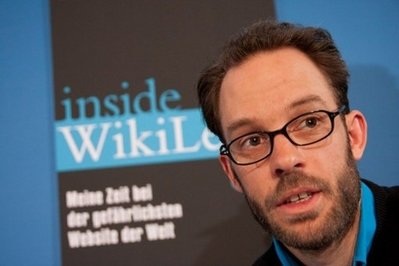 Ông chủ WikiLeaks bị bóc trần “tất cả sự bẩn thỉu” - 2 Ông chủ WikiLeaks bị bóc trần “tất cả sự bẩn thỉu” - 2