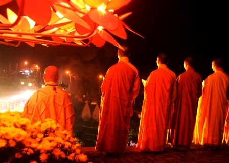 Lung linh đêm hội hoa đăng 705 năm “công chúa Huyền Trân mở cõi” - 5