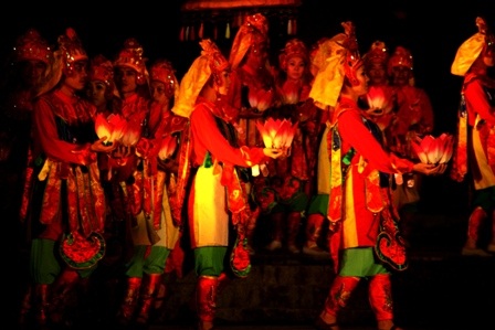 Lung linh đêm hội hoa đăng 705 năm “công chúa Huyền Trân mở cõi” - 13