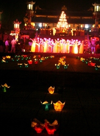 Lung linh đêm hội hoa đăng 705 năm “công chúa Huyền Trân mở cõi” - 15