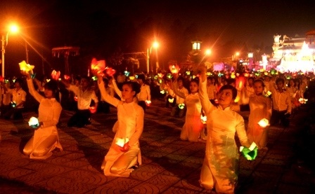 Lung linh đêm hội hoa đăng 705 năm “công chúa Huyền Trân mở cõi” - 11