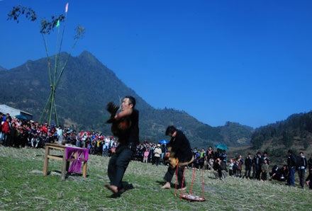 Về Tả Phìn hát giao duyên, leo cột gỗ... - 5