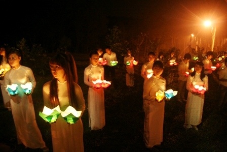 Lung linh đêm hội hoa đăng 705 năm “công chúa Huyền Trân mở cõi” - 8