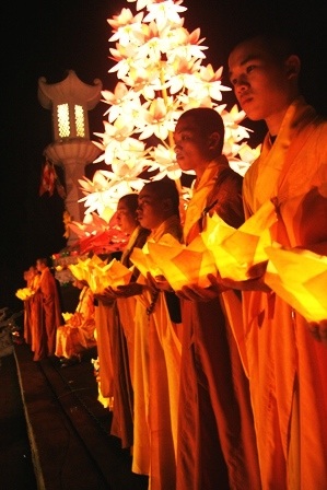 Lung linh đêm hội hoa đăng 705 năm “công chúa Huyền Trân mở cõi” - 3