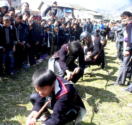 Về Tả Phìn hát giao duyên, leo cột gỗ... - 9