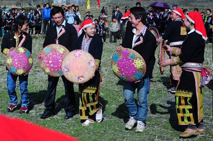 Về Tả Phìn hát giao duyên, leo cột gỗ... - 4