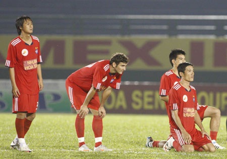 Đại gia đồng loạt “ngã ngựa” - 1 Đại gia đồng loạt “ngã ngựa” - 1