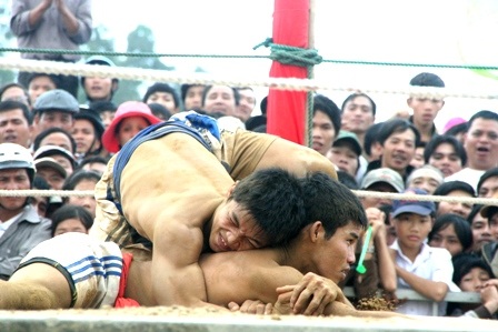 Huế: Đầu xuân về làng Sình xem hội vật - 15