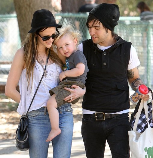“Pete Wentz khóc nhiều sau khi bị vợ bỏ” - 2 “Pete Wentz khóc nhiều sau khi bị vợ bỏ” - 2