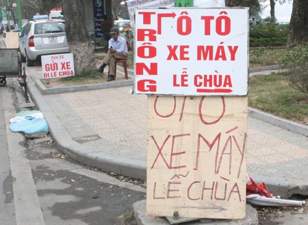 Hà Nội: Nhiều điểm trông xe vẫn thoả sức “chặt chém” - 2