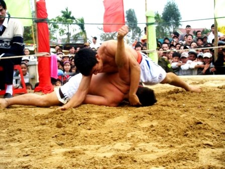 Huế: Đầu xuân về làng Sình xem hội vật - 5