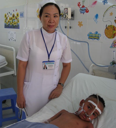 Cháu bé có nhóm máu hiếm bị sốt xuất huyết đã bình phục - 1 Cháu bé có nhóm máu hiếm bị sốt xuất huyết đã bình phục - 1