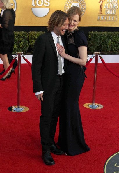 Nicole Kidman không thể dừng hôn con gái - 1 Nicole Kidman không thể dừng hôn con gái - 1