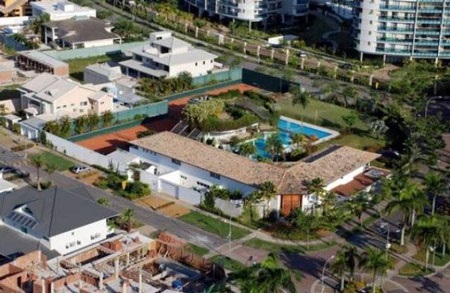 Vừa về Brazil, Ro “vẩu” đã “tậu” biệt thự khủng - 4 Vừa về Brazil, Ro “vẩu” đã “tậu” biệt thự khủng - 4