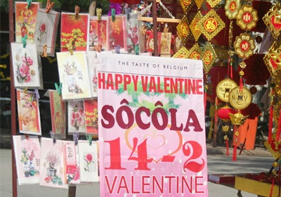 Nhộn nhịp thị trường quà tặng Valentine  - 1