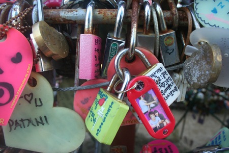 “Ổ khóa tình nhân” của giới trẻ Hàn Quốc - 11 “Ổ khóa tình nhân” của giới trẻ Hàn Quốc - 11