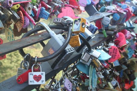 “Ổ khóa tình nhân” của giới trẻ Hàn Quốc - 7 “Ổ khóa tình nhân” của giới trẻ Hàn Quốc - 7