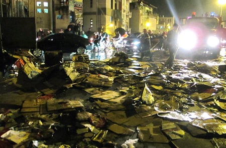 Xe tải cháy đùng đùng trên cầu Chương Dương - 1