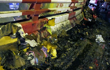 Xe tải cháy đùng đùng trên cầu Chương Dương - 3