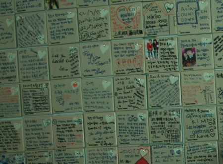 “Ổ khóa tình nhân” của giới trẻ Hàn Quốc - 4 “Ổ khóa tình nhân” của giới trẻ Hàn Quốc - 4