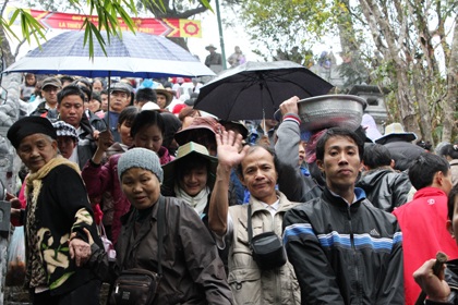 Du khách giành nhau "từng centimet" lên chùa Đồng - Yên Tử - 10 Du khách giành nhau "từng centimet" lên chùa Đồng - Yên Tử - 10