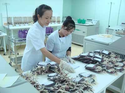 Tại sao hạn chế truyền máu trực tiếp từ người hiến tặng? - 1 Tại sao hạn chế truyền máu trực tiếp từ người hiến tặng? - 1