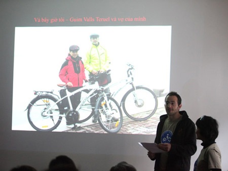 Cô gái Việt và chuyến trăng mật quanh thế giới - 2 Cô gái Việt và chuyến trăng mật quanh thế giới - 2