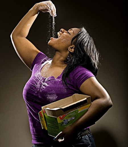 Cô gái ăn xà phòng như cơm - 1