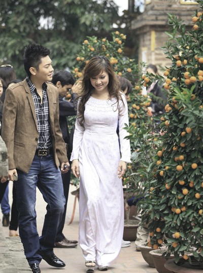 “Én vàng” Tuấn Anh dẫn bạn gái Việt kiều đi lễ chùa Hà Nội - 3 “Én vàng” Tuấn Anh dẫn bạn gái Việt kiều đi lễ chùa Hà Nội - 3