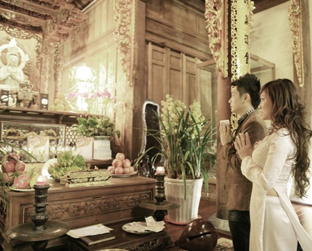 “Én vàng” Tuấn Anh dẫn bạn gái Việt kiều đi lễ chùa Hà Nội - 10 “Én vàng” Tuấn Anh dẫn bạn gái Việt kiều đi lễ chùa Hà Nội - 10
