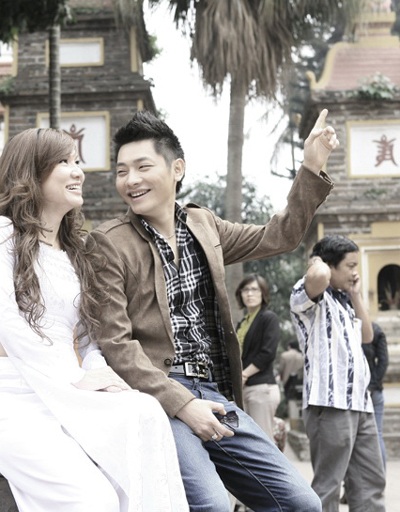 “Én vàng” Tuấn Anh dẫn bạn gái Việt kiều đi lễ chùa Hà Nội - 5 “Én vàng” Tuấn Anh dẫn bạn gái Việt kiều đi lễ chùa Hà Nội - 5