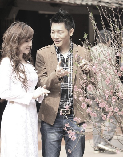 “Én vàng” Tuấn Anh dẫn bạn gái Việt kiều đi lễ chùa Hà Nội - 4 “Én vàng” Tuấn Anh dẫn bạn gái Việt kiều đi lễ chùa Hà Nội - 4