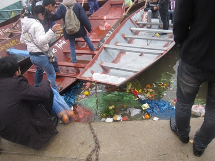 “Suối rác” chảy từ lễ hội chùa Hương - 4