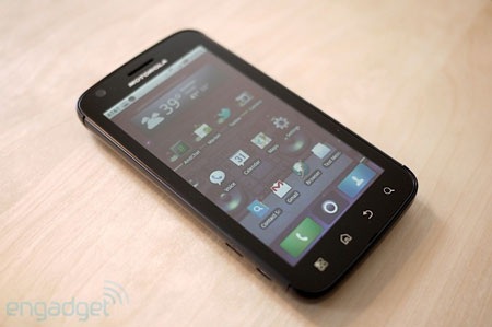 Cận cảnh “siêu phẩm” Motorola Atrix 4G - 11 Cận cảnh “siêu phẩm” Motorola Atrix 4G - 11