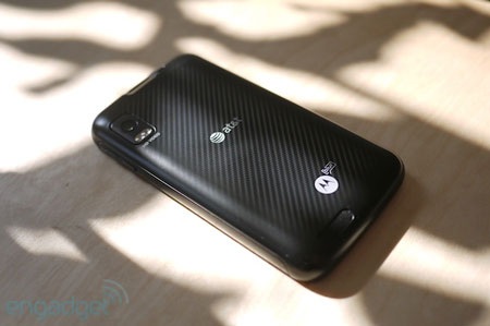 Cận cảnh “siêu phẩm” Motorola Atrix 4G - 2 Cận cảnh “siêu phẩm” Motorola Atrix 4G - 2