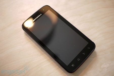 Cận cảnh “siêu phẩm” Motorola Atrix 4G - 4 Cận cảnh “siêu phẩm” Motorola Atrix 4G - 4