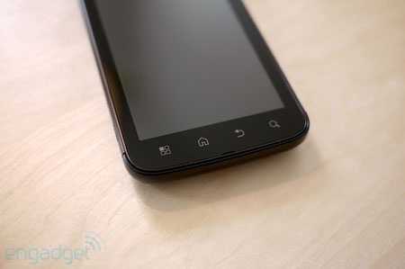 Cận cảnh “siêu phẩm” Motorola Atrix 4G - 6 Cận cảnh “siêu phẩm” Motorola Atrix 4G - 6