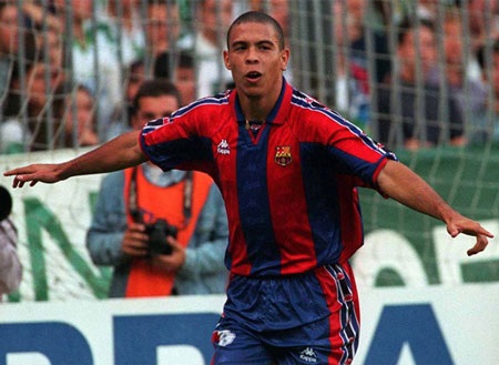 Những cột mốc vinh quang trong sự nghiệp của Ronaldo "béo" - 4 Những cột mốc vinh quang trong sự nghiệp của Ronaldo "béo" - 4