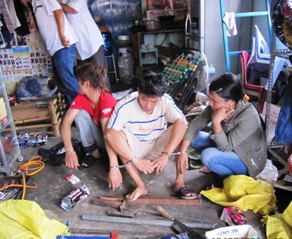 Lộ diện trùm “đinh tặc” - 2 Lộ diện trùm “đinh tặc” - 2