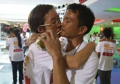 Kỷ lục hôn nhau 46 tiếng không nghỉ - 4