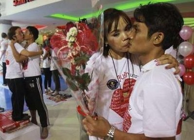 Kỷ lục hôn nhau 46 tiếng không nghỉ - 6