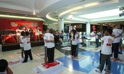 Kỷ lục hôn nhau 46 tiếng không nghỉ - 8