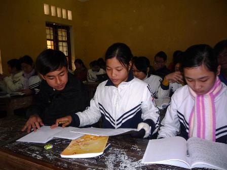 Cuộc sống cơ cực của hai chị em mồ côi học giỏi - 1